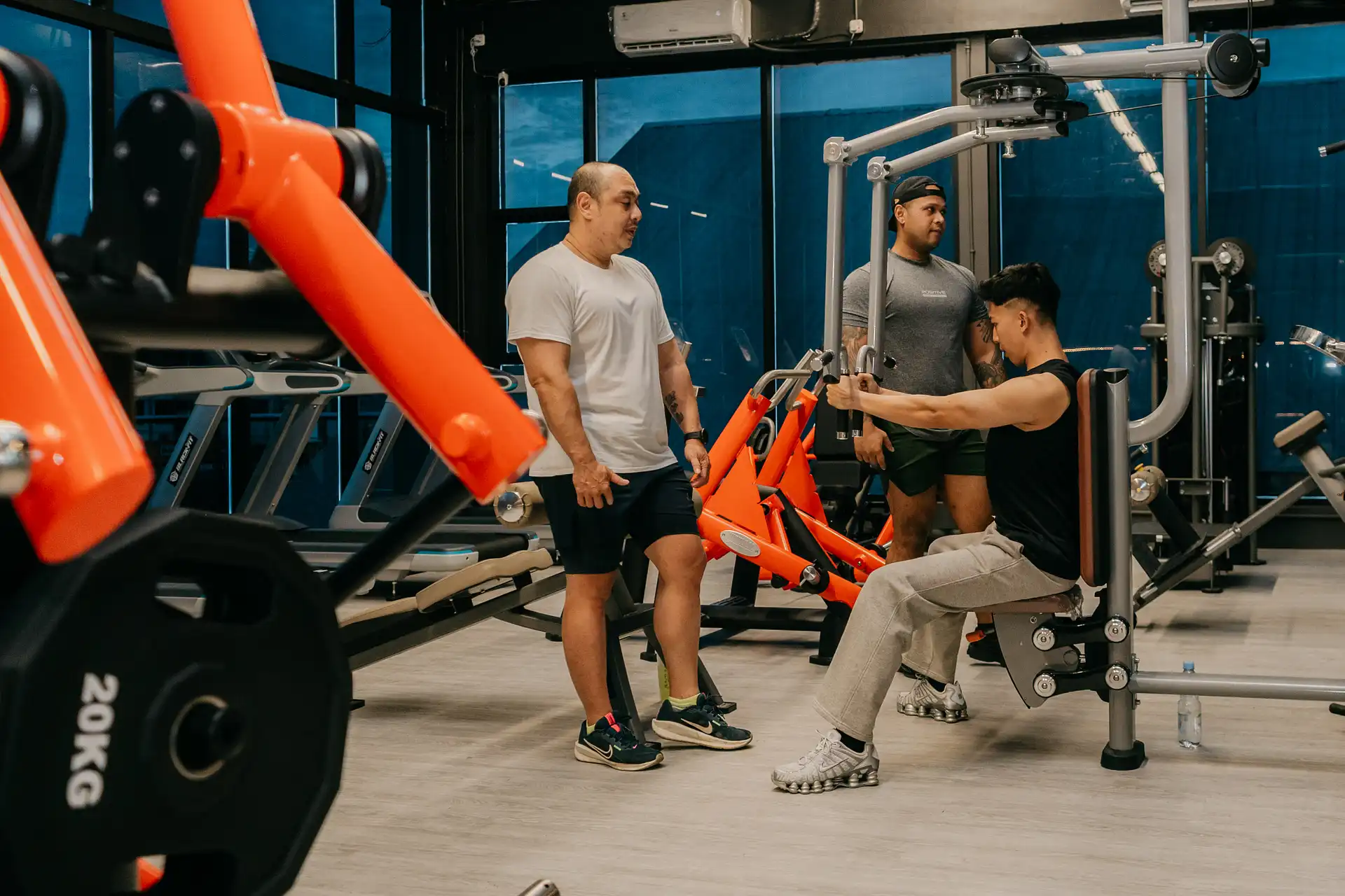 Suasana komunitas BlackFit Gym